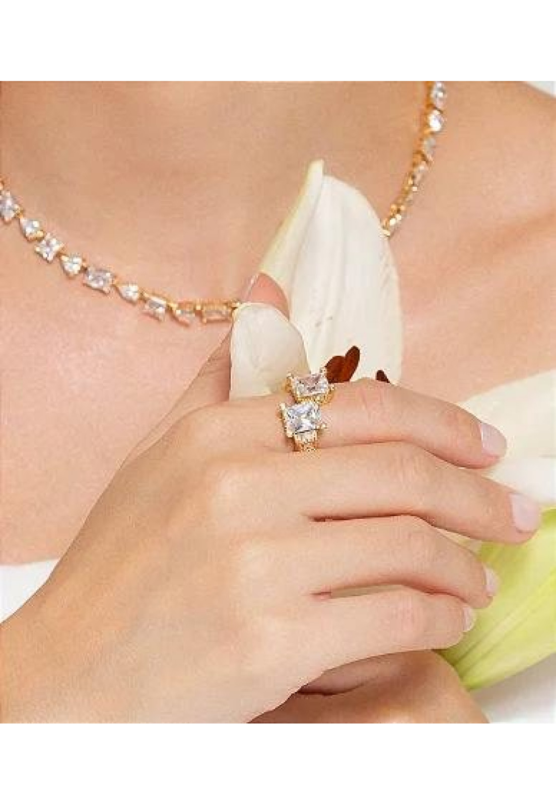 Anel dourado cravejado de zircônia cristal banho em ouro 18k