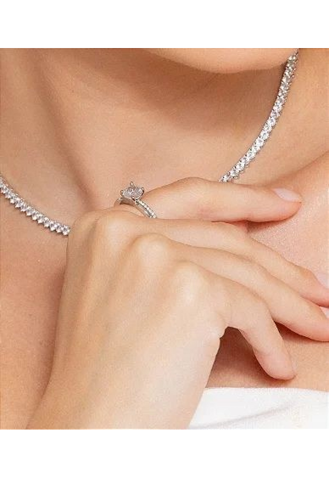 Anel solitário cravejado de zircônia cristal banho em ródio branco Anel solitário cravejado de zircônia cristal banho em ródio branco