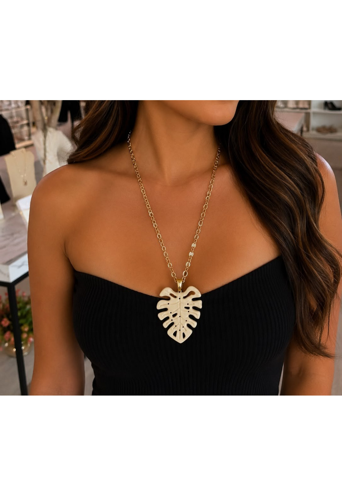 COLAR VERNIZ ITALIANO FOLHA TROPICAL DOURADO COM ACABAMENTO EM RESINA COLAR VERNIZ ITALIANO FOLHA TROPICAL DOURADO COM ACABAMENTO EM RESINA