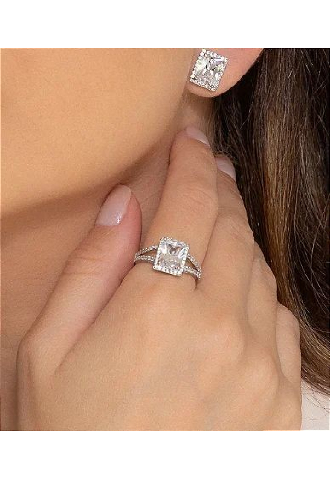 Conjunto de brinco e anel cravejado de zircônia cristal banho em ródio branco