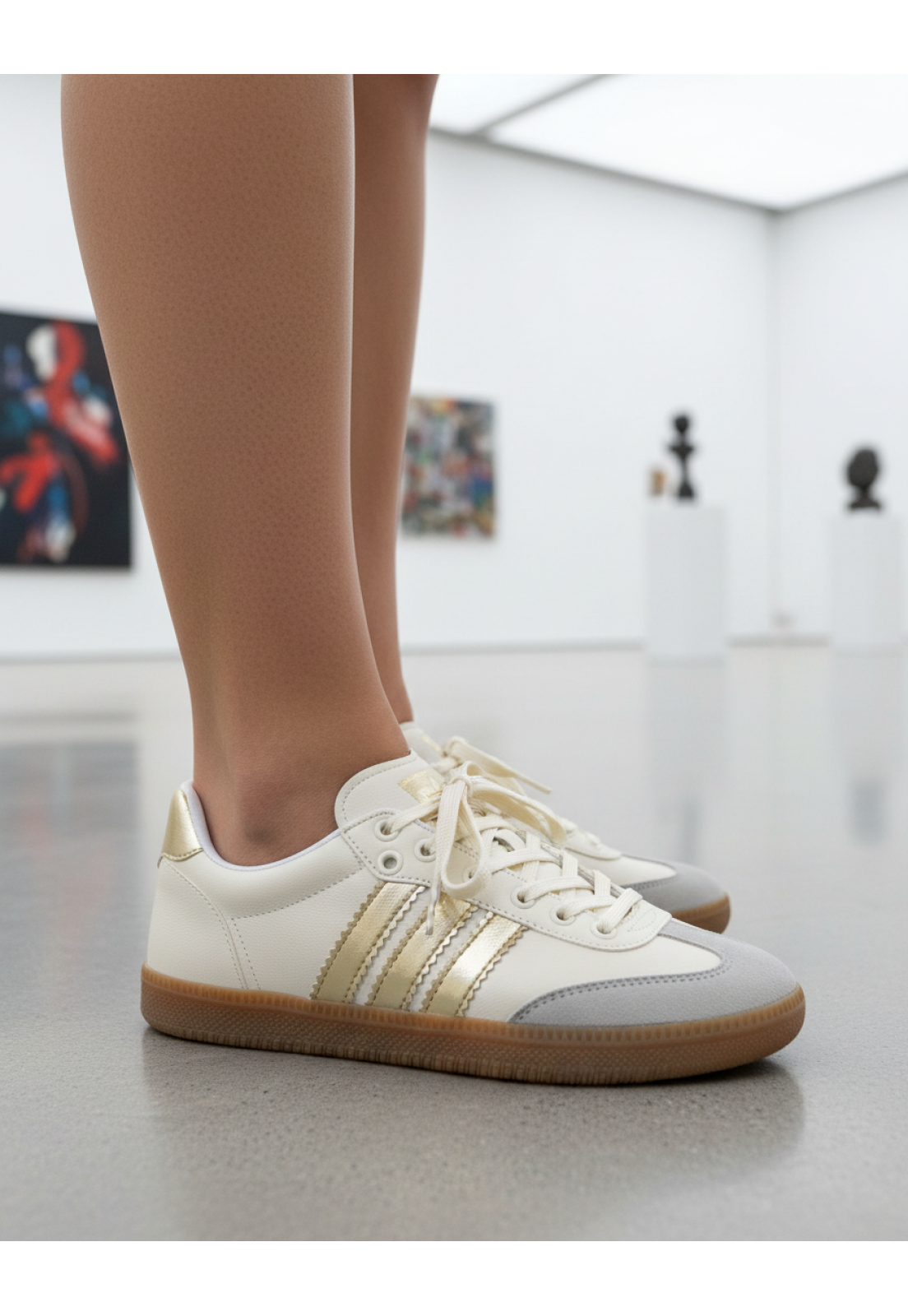 Tênis Off white e Metalizado Ouro