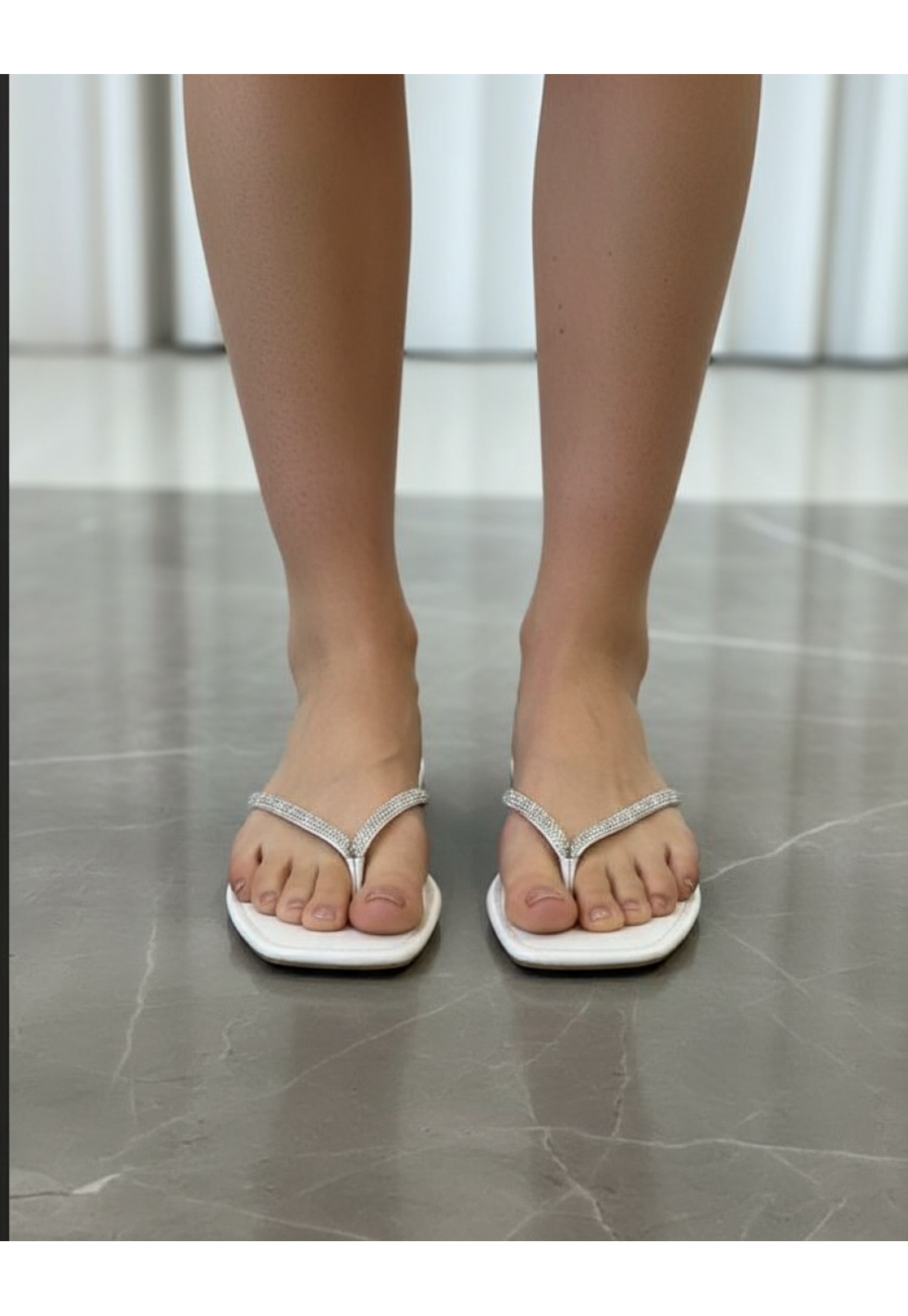 Rasteira de dedo Branca com brilho prata Rasteira de dedo Branca com brilho prata