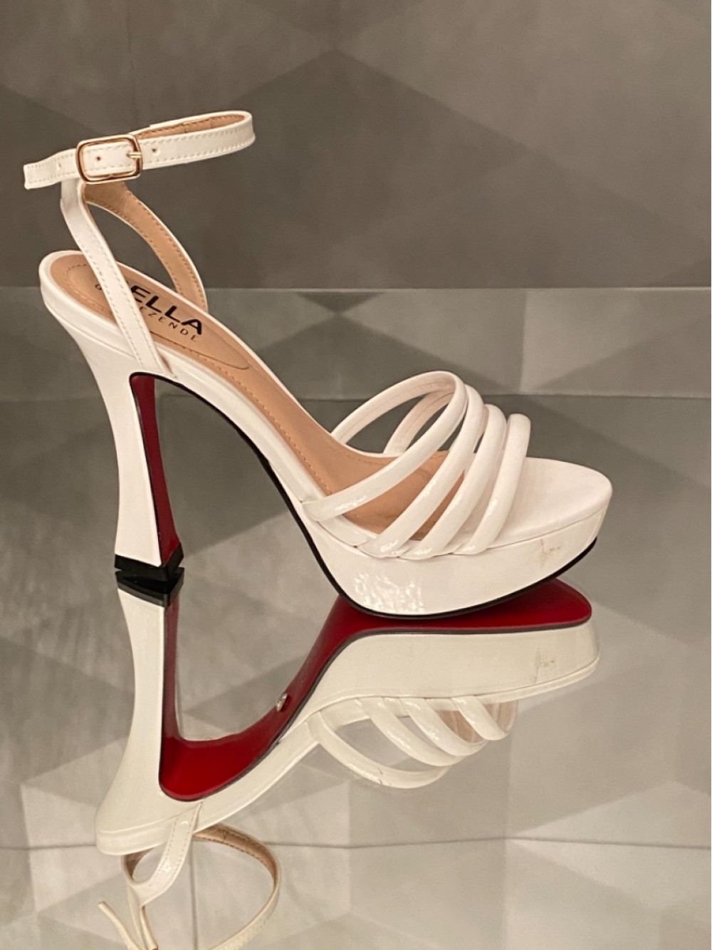 salto meia pata verniz