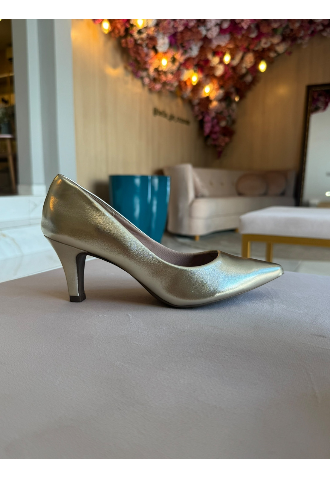Scarpin Dourado Metalizado salto 6 cm  