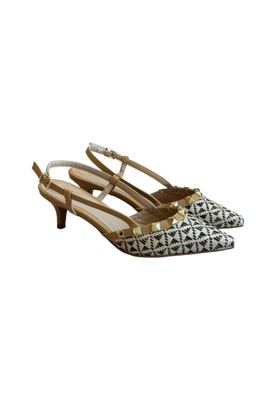 Scarpin Nude Palha Tramado com spike dourado salto 5cm 