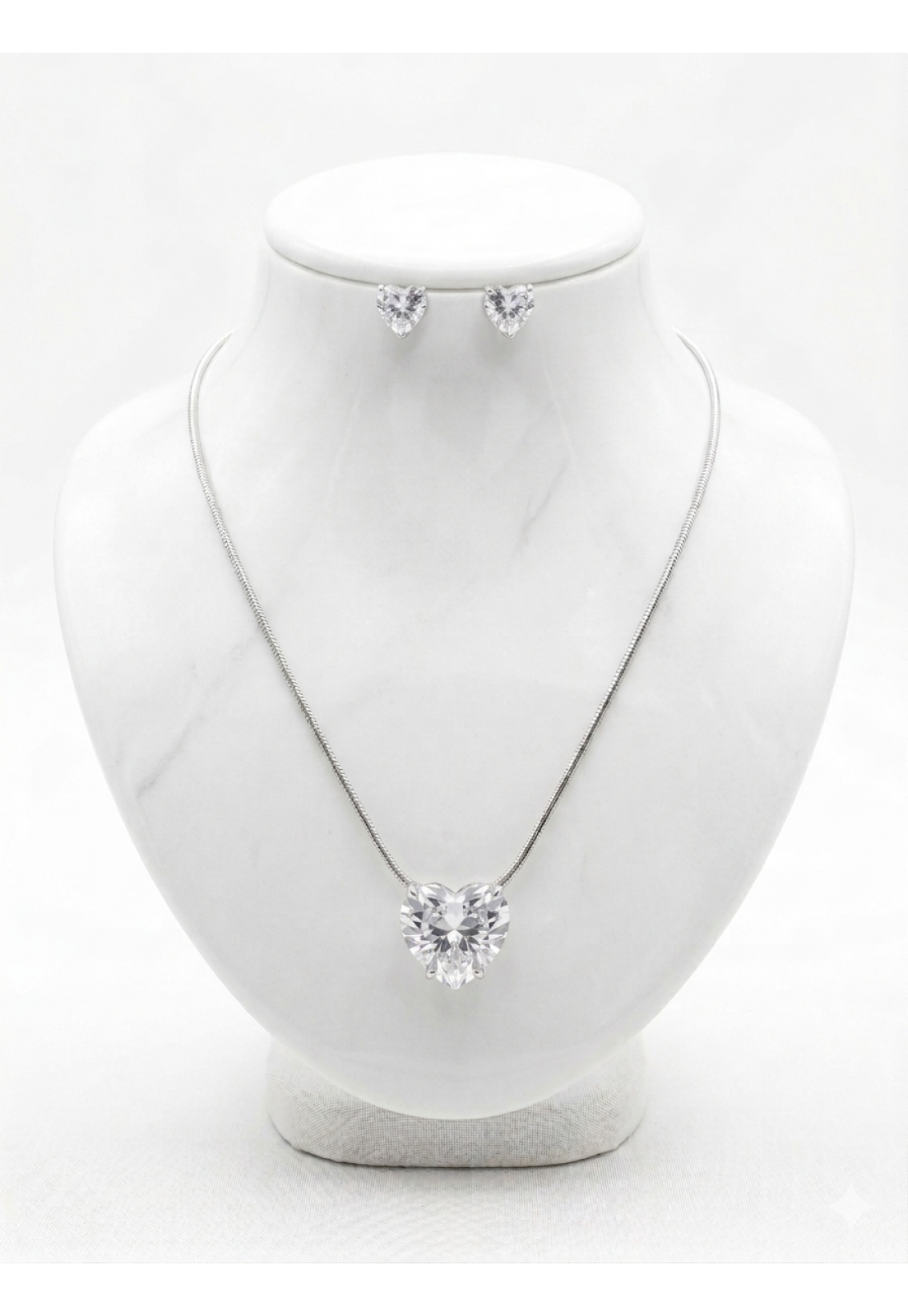 CONJUNTO CORAÇÃO PEDRA CRISTAL EM RÓDIO BRANCO