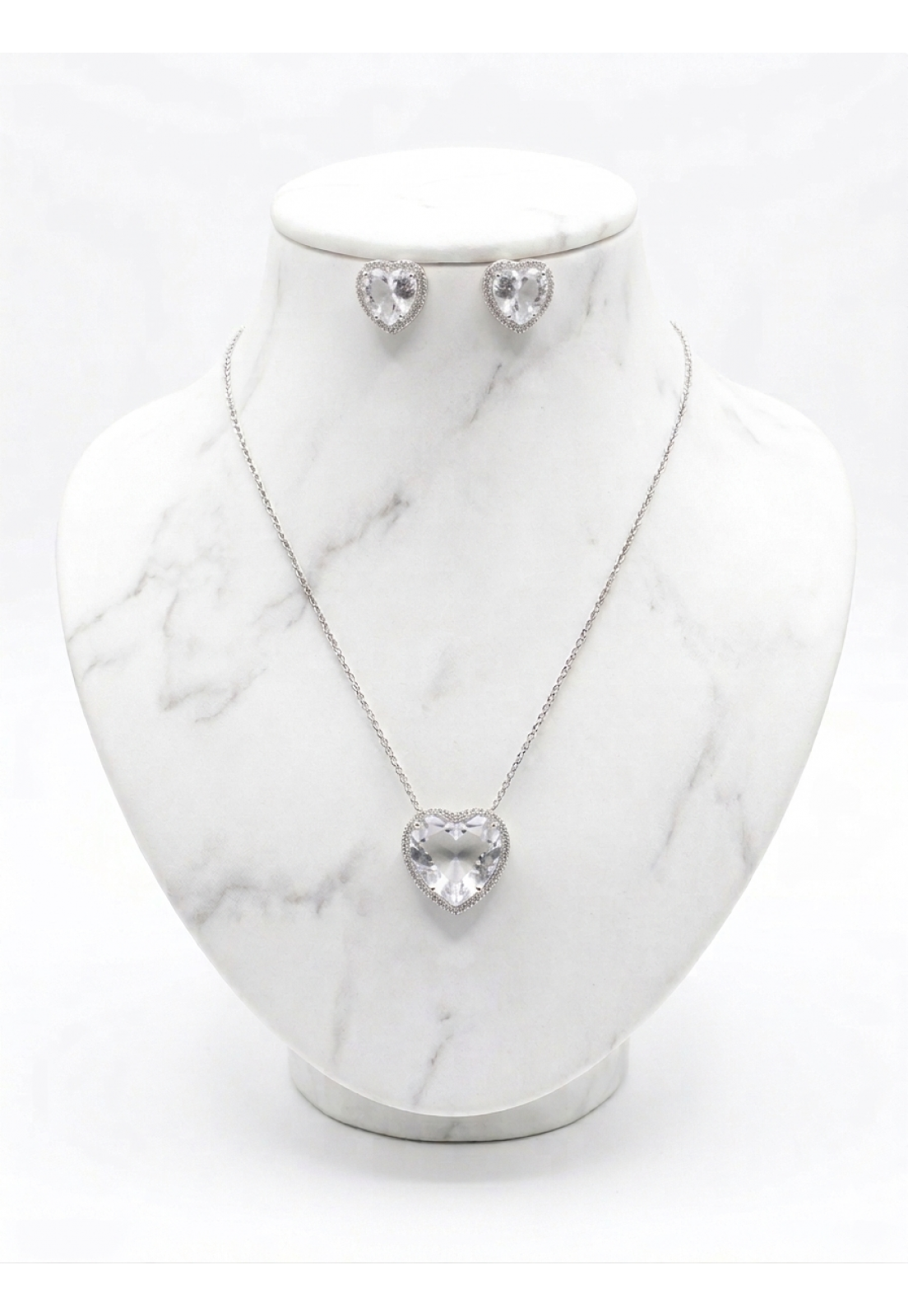 CONJUNTO CORAÇÃO PEDRA CRISTAL EM RÓDIO BRANCO E CRAVEJADO EM MICROZIRCONIAS
