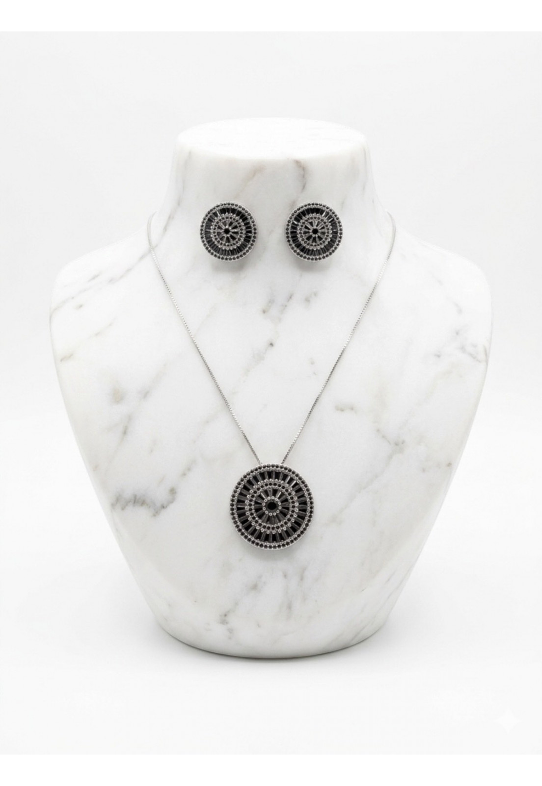 CONJUNTO MANDALA RÓDIO BRANCO CRAVEJADA EM ZIRCONIAS BAGUETES E MICROZIRCONIAS PRETA