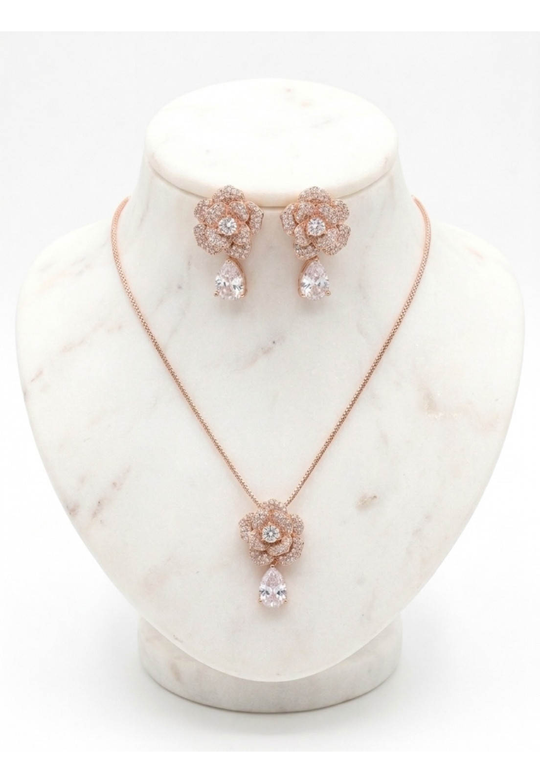 CONJUNTO FLOR E PEDRA CRISTAL OURO 18k  CRAVEJADO EM MICROZIRCONIAS