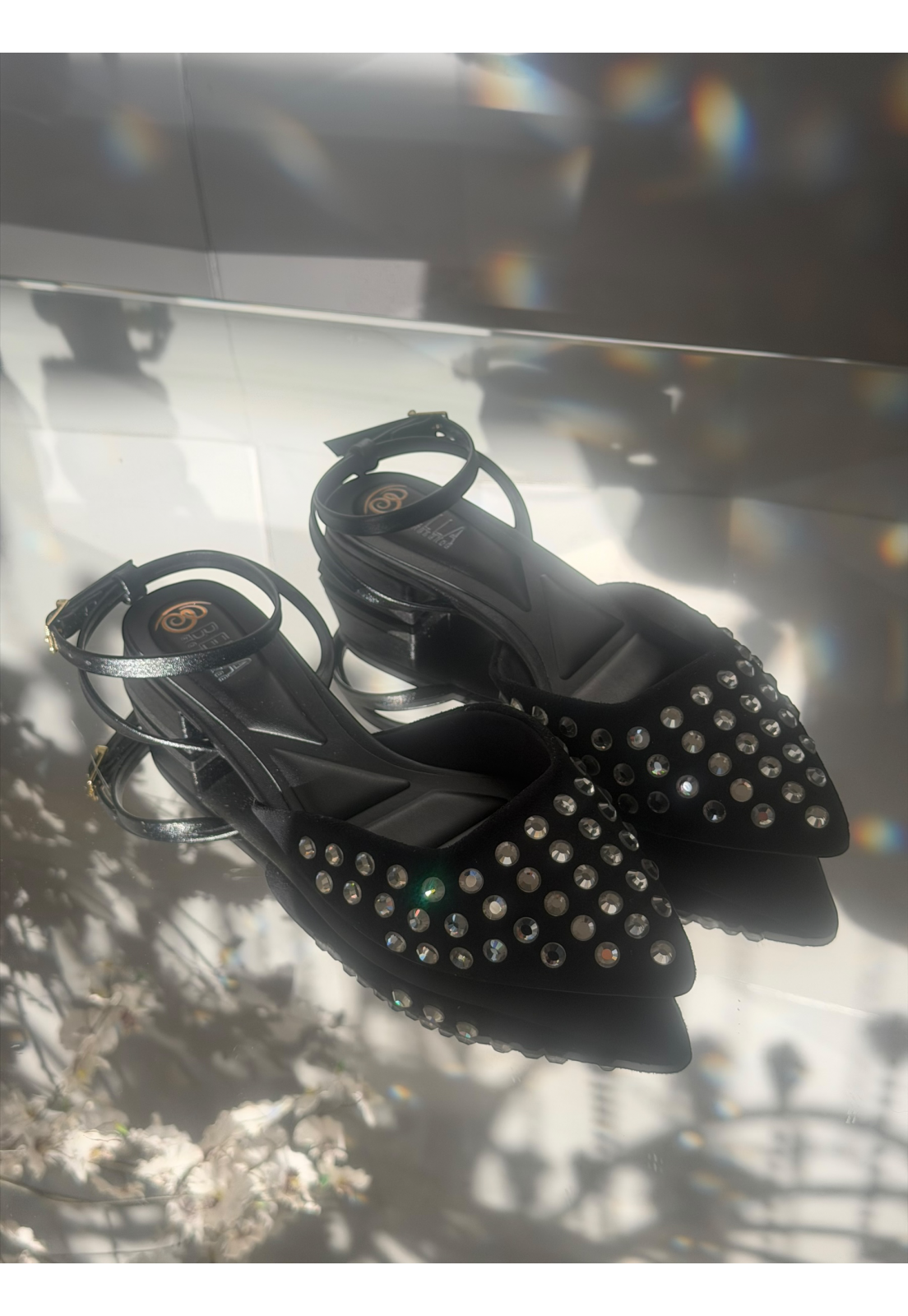 Sapatilha Slingback com salto baixo e strass Preta Sapatilha Slingback com salto baixo e strass Preta