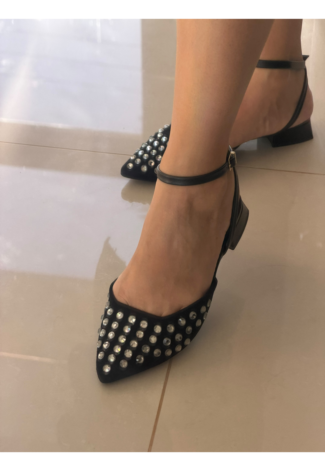 Sapatilha Slingback com salto baixo e strass Preta Sapatilha Slingback com salto baixo e strass Preta