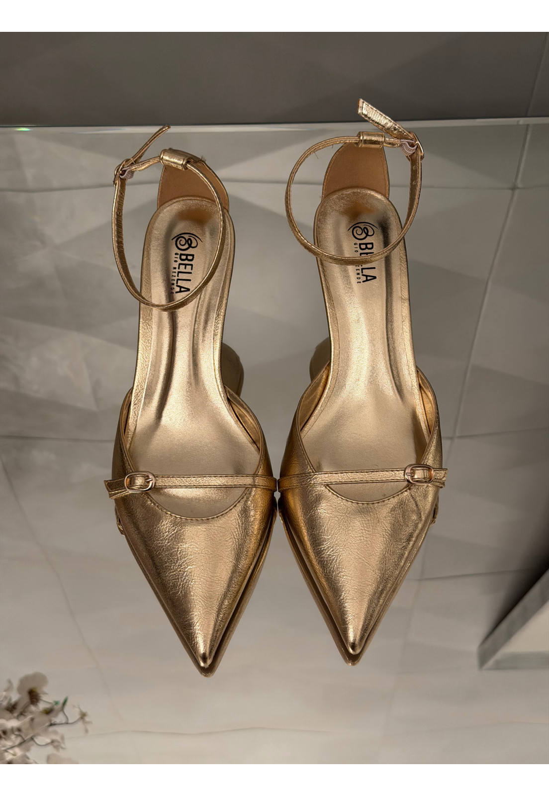 Scarpin LUMIERE Gold dourado metalizado salto anabela Scarpin LUMIERE Gold dourado metalizado salto anabela