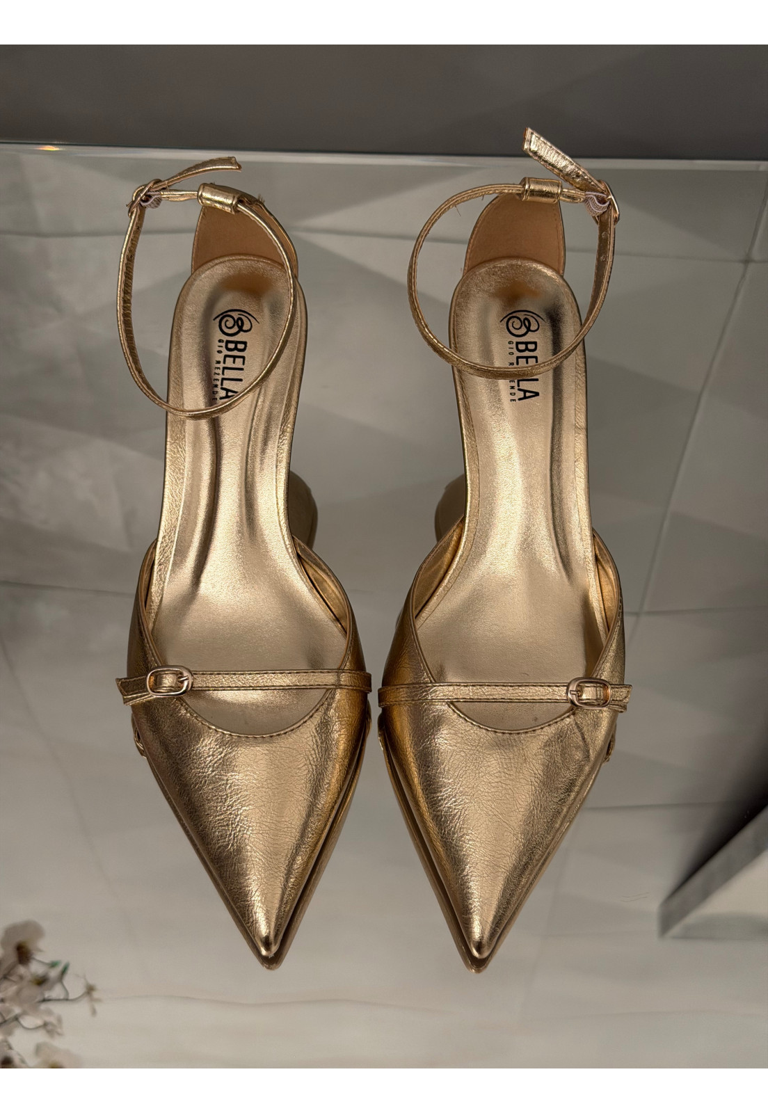 Scarpin LUMIERE Gold dourado metalizado salto anabela Scarpin LUMIERE Gold dourado metalizado salto anabela