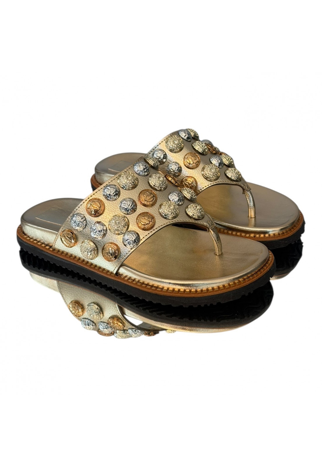 Sandália Papete de Dedo Dourada Metalizada com moedas decorativas