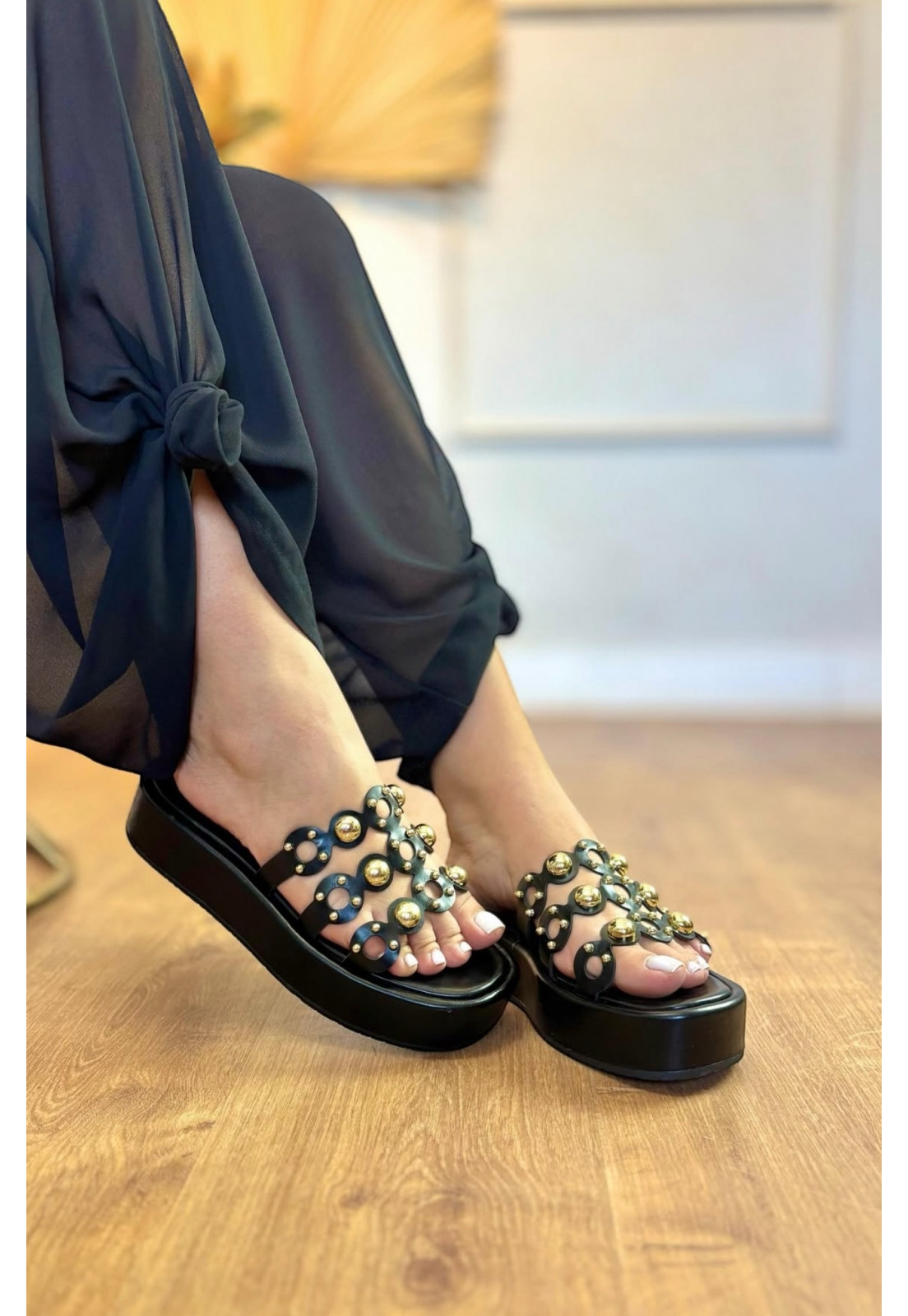 Sandália PAPETE Tamanco Plataforma Birken Preta com esferas douradas Sandália PAPETE Tamanco Plataforma Birken Preta com esferas douradas