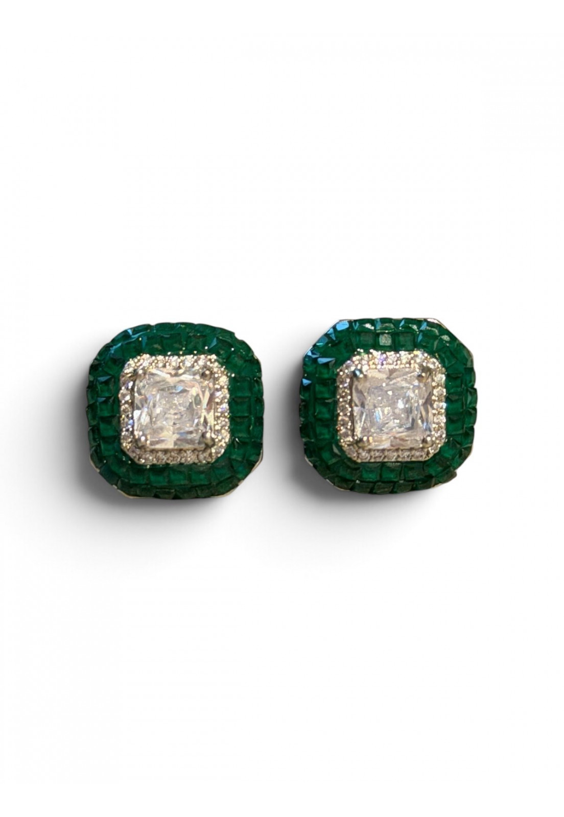 Brinco de base com zirconia verde esmeralda banho em rodio branco
